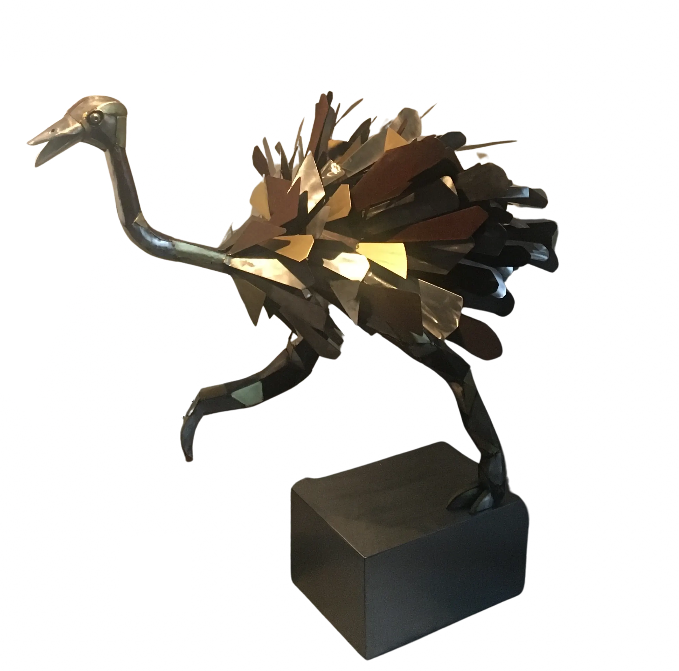 Autruche au sprint Autruche au sprint - Réalisé avec des chutes inox et acier peint ou verni pour effet tricolore. Socle caisson inox. h 160cm L 120 cm l 80 cm