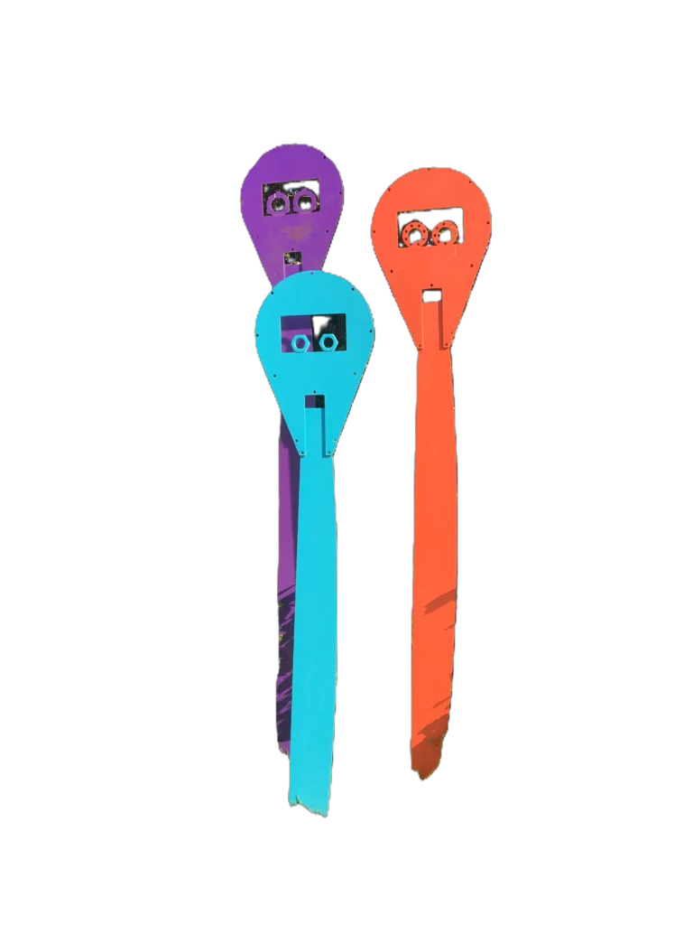 Les étonnés - Réalisé en chutes industrielles de métal H 2,5 m